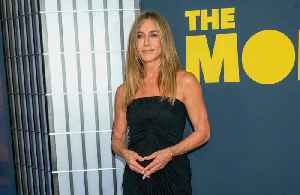 Courteney Cox uses Jennifer Aniston's products