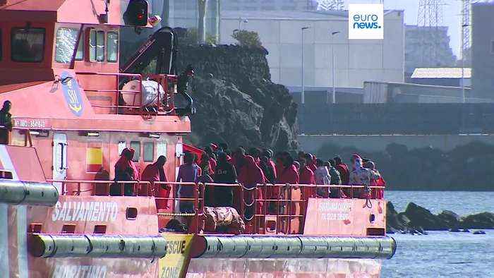 Seven boats carrying more than 400 migrants arrive in Canary Islands