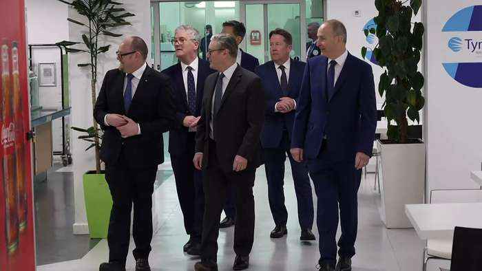 Starmer tours lab on final day of UK-Ireland Summit