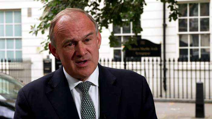 Liberal Democrats leader visits synagogue in London