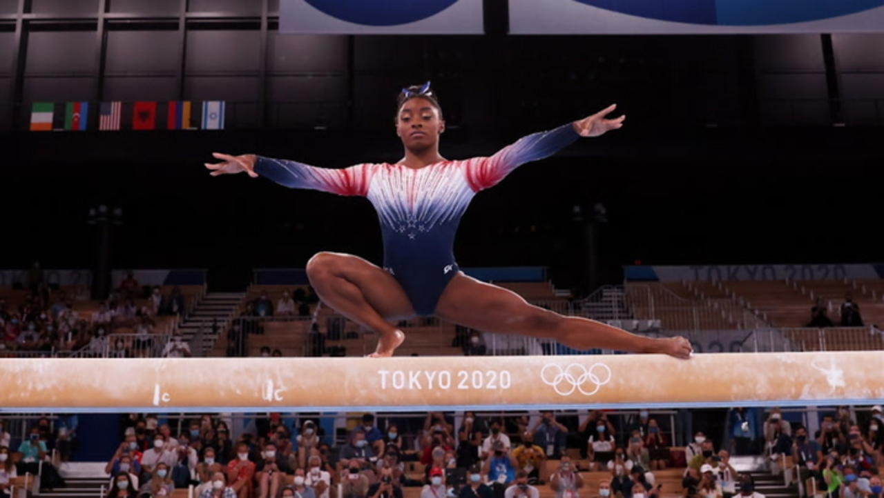 Simone Biles Returns to Tokyo Olympics to Win Bronze Medal in Balance Beam Final | THR News