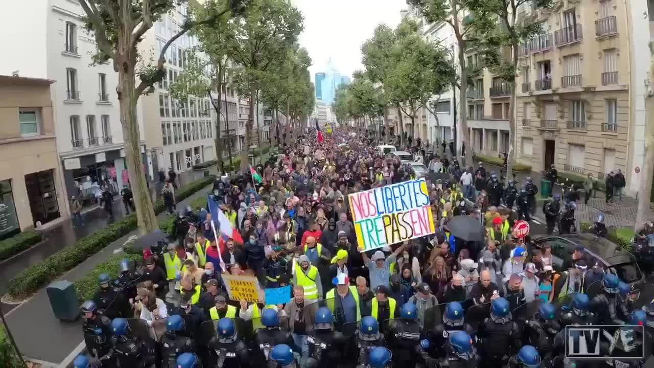 Large anti-health pass protest in Paris