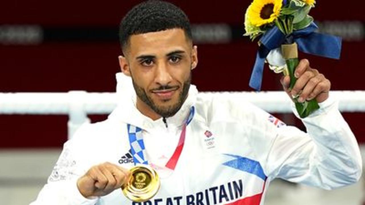 Galal Yafai 'show us your medal'