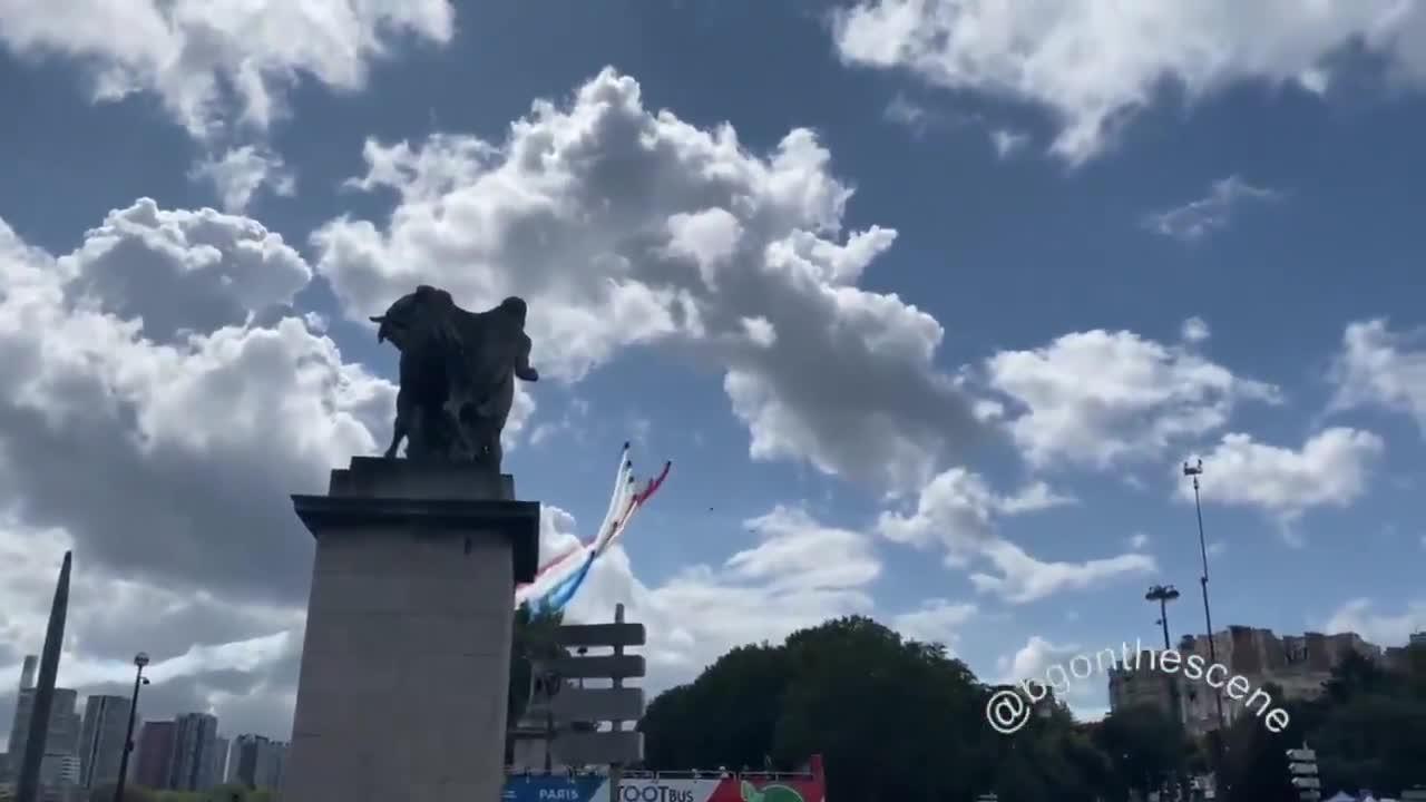 French flag in the air as Paris countdown to hosting next Olympic Games