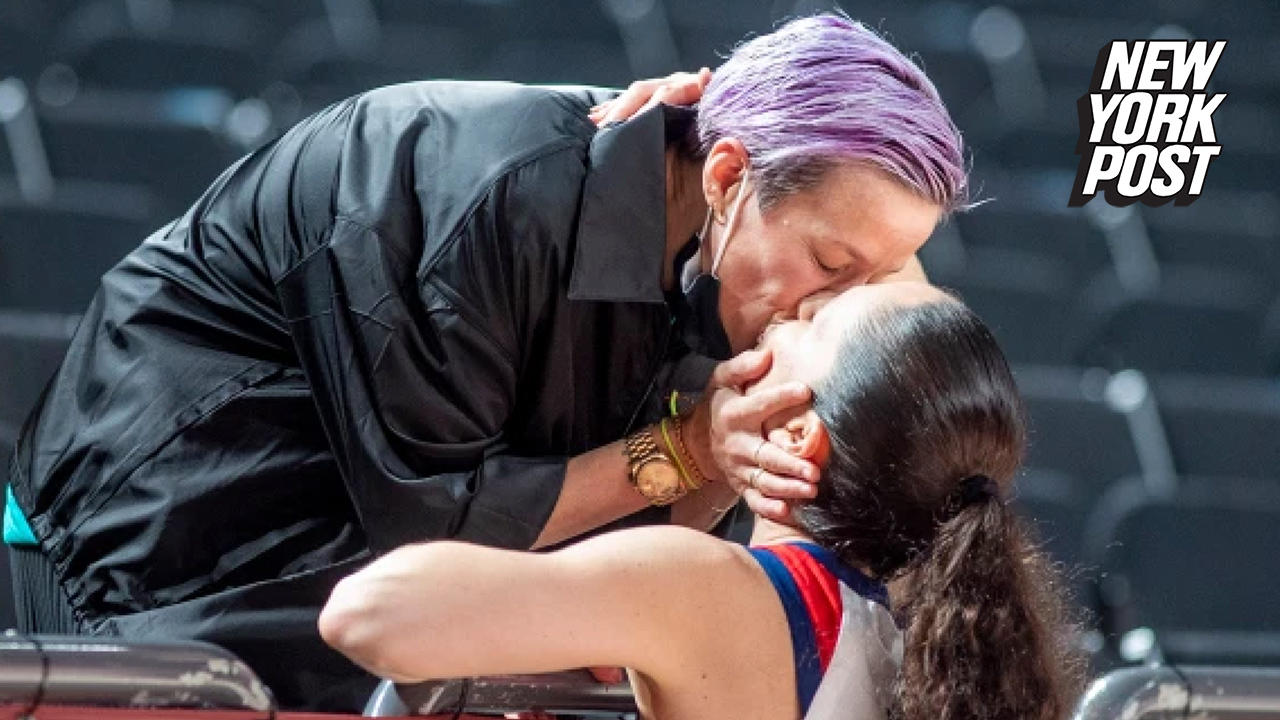 Sue Bird, Megan Rapinoe share a kiss after US women's basketball wins gold medal
