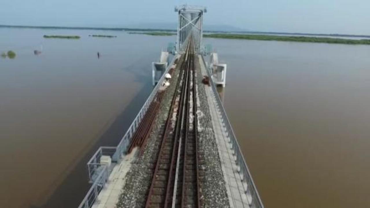 2,000-meter-long bridge links Russia and China
