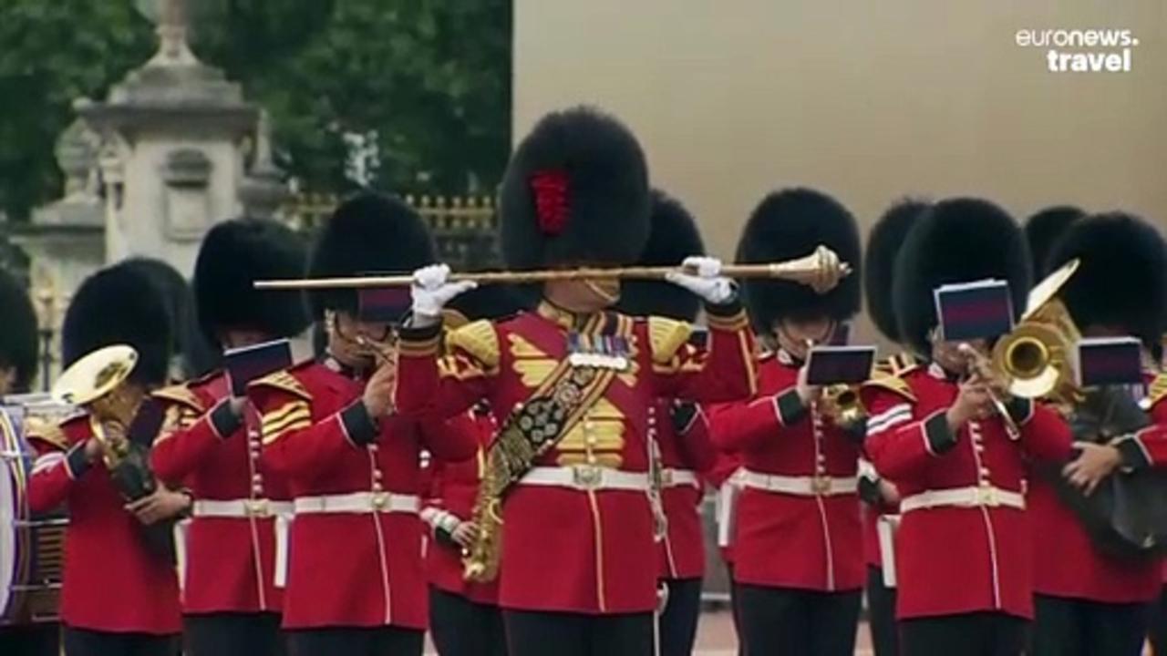 Changing of the Guards returns to Buckingham Palace after more than a year