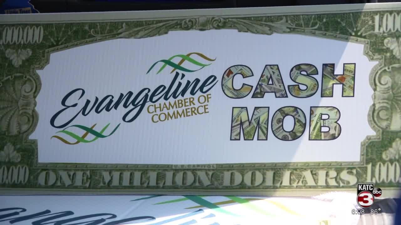 Cash Mob celebrates Evangeline Parish businesses