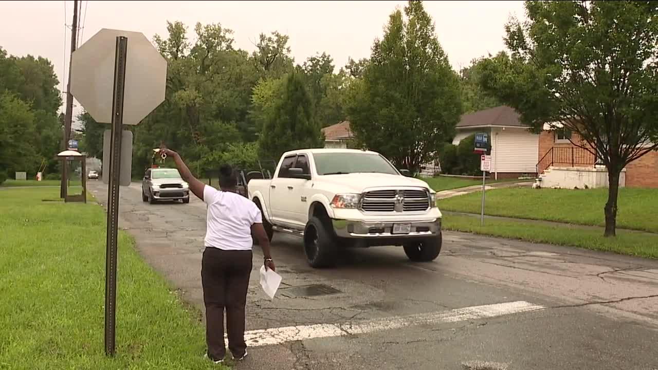 Cleveland residents fed up with drivers blowing through stop sign near bus stop