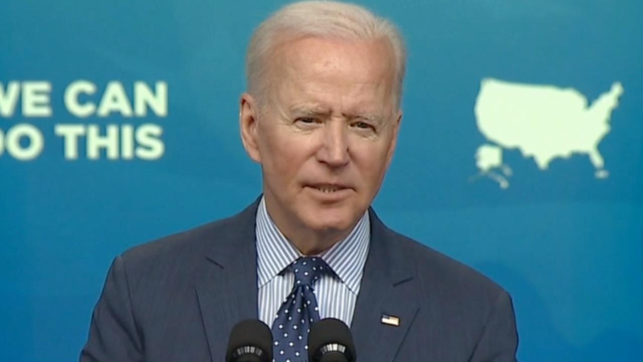 Biden signs executive order requiring COVID vaccine for federal workers
