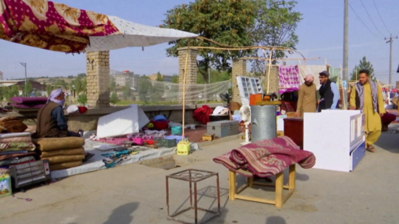Afghan Residents Sell Household Items on Streets To Make Money Amid Taliban Takeover