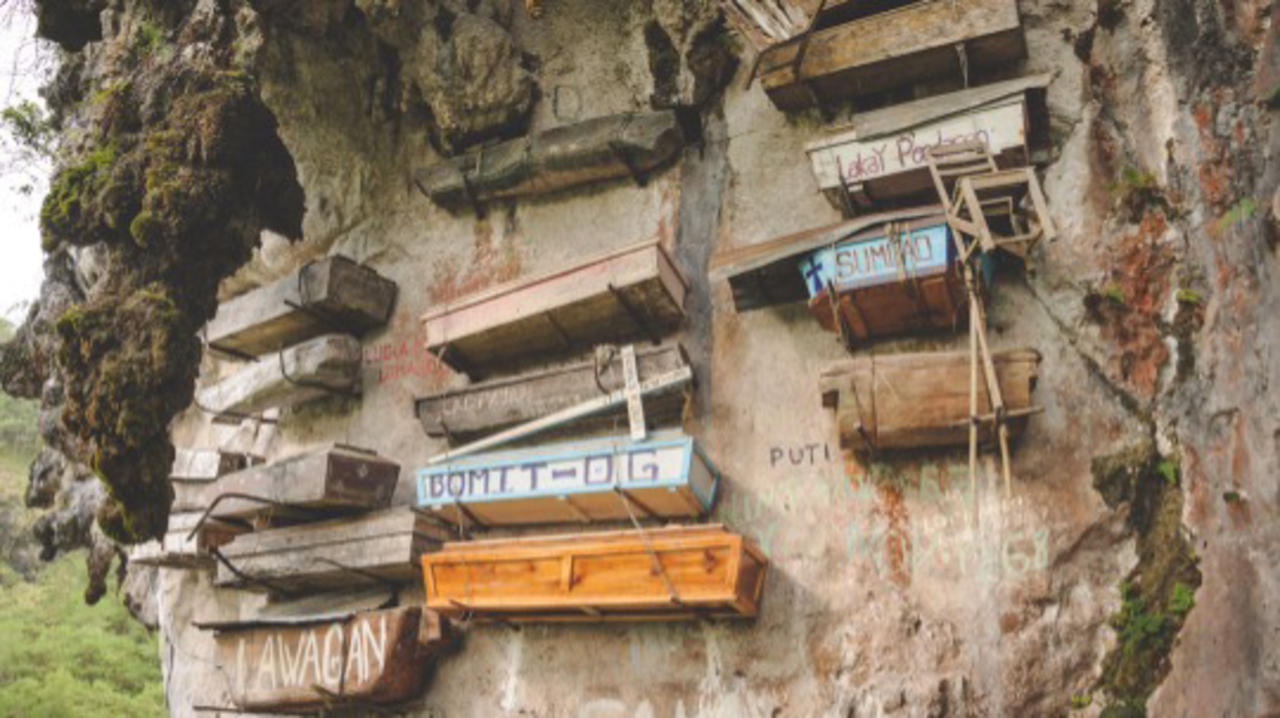 Check Out These Creepy Coffins Hang From Cliffs in the Philippines