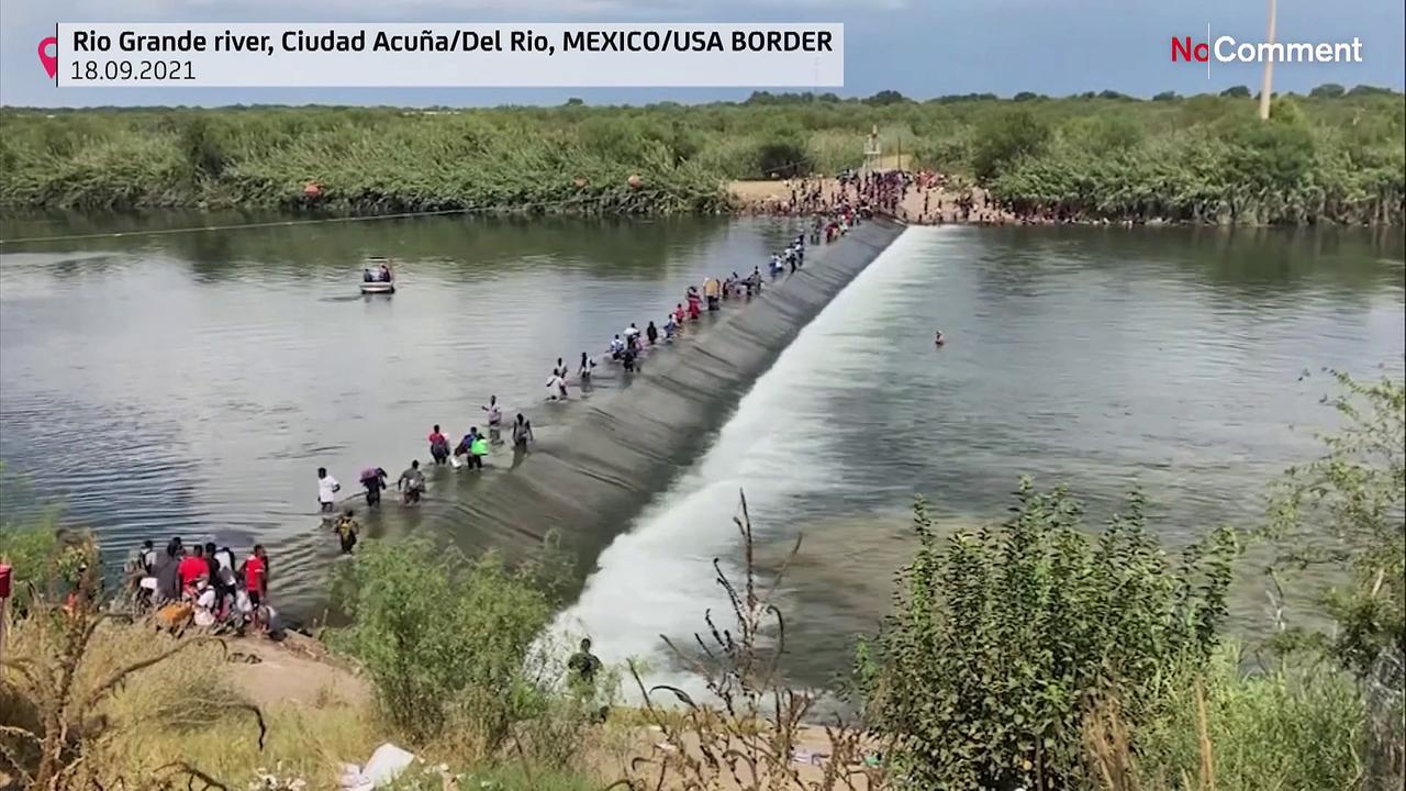 Migrants crossing Rio Grande to US border from Mexico