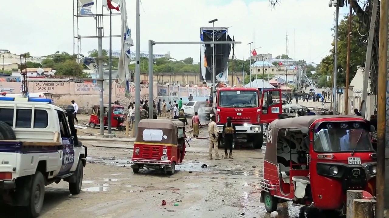 At least eight die in suicide car bomb attack in Somalia's capital