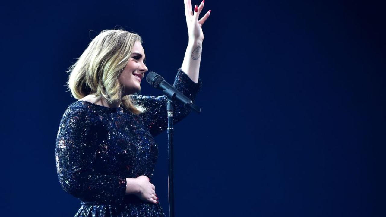 Adele opens up about feeling 'vulnerable' while touring (2017)