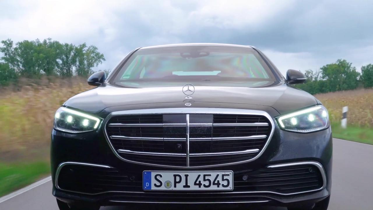 The new Mercedes-Benz S 680 GUARD 4MATIC in obsidian black metallic Driving Video