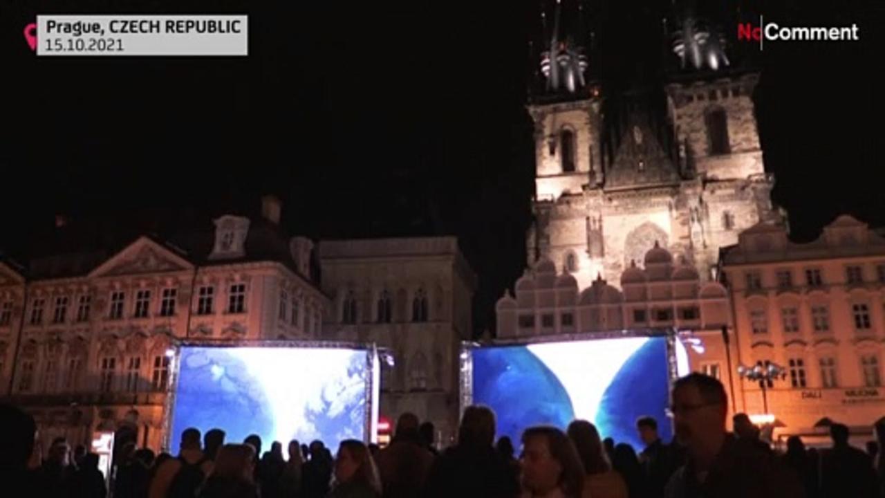 Signal festival of light illuminates historic Prague