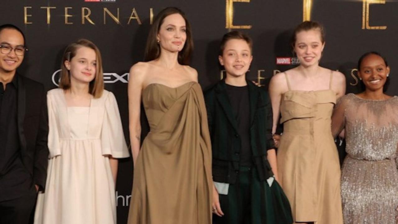 Angelina Jolie legt mit Kindern stylischen Red-Carpet-Auftritt hin