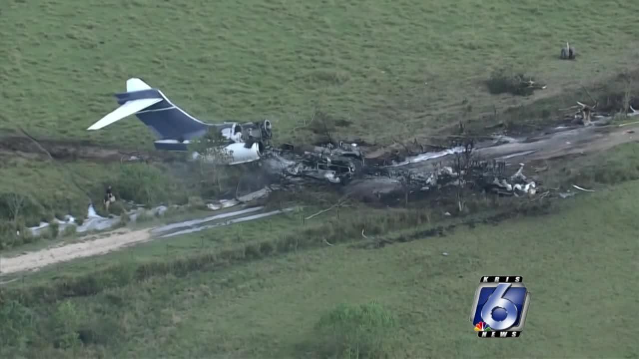 1 injured after plane crashes while attempting takeoff in Houston