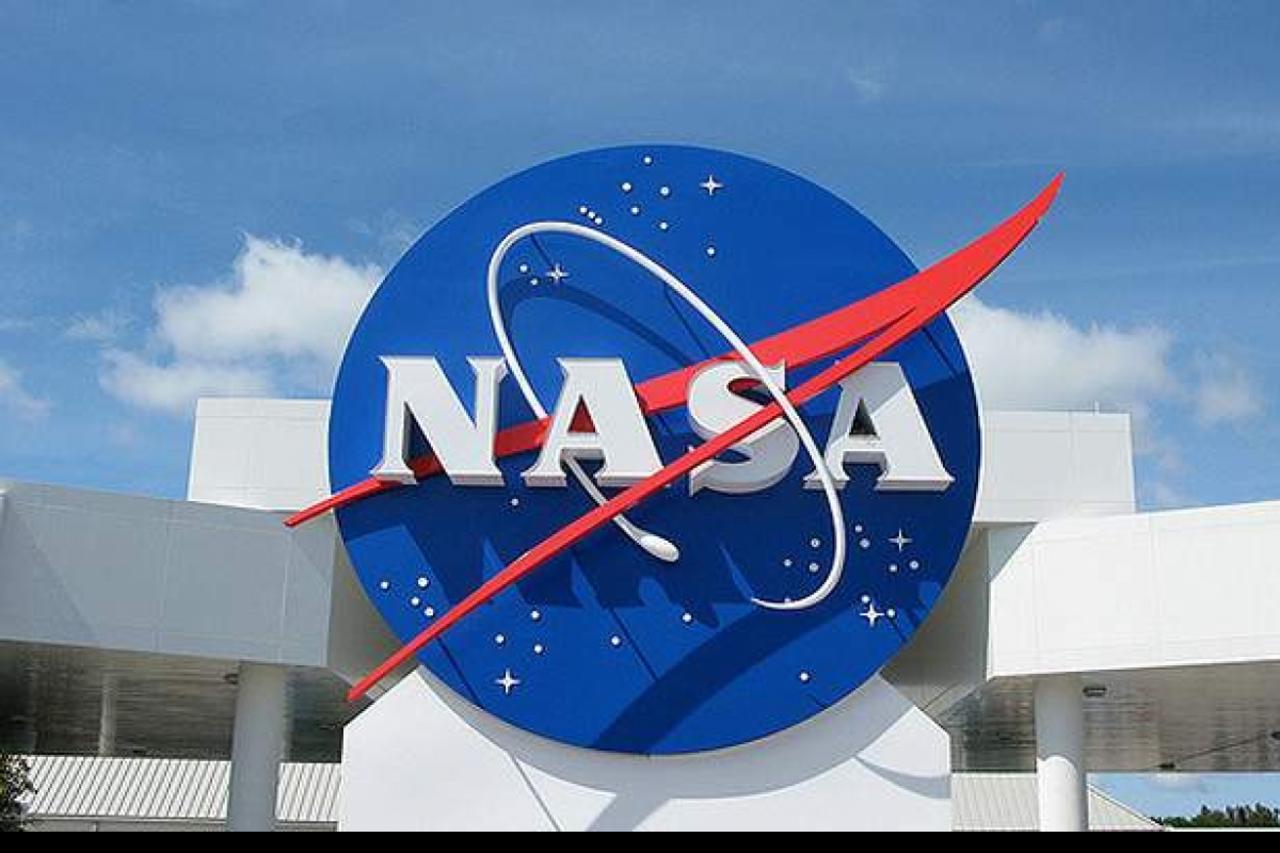 NASA Delays Return Trip to the Moon Until 2025