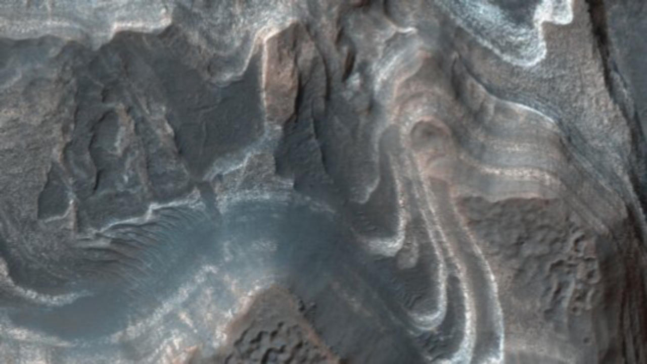 This Martian Crater Reveals Possible Ancient Seas