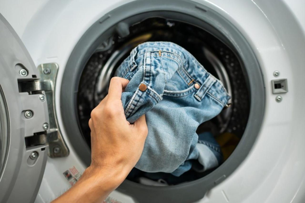 Our Comprehensive Guide to Properly Washing Your Jeans at Home