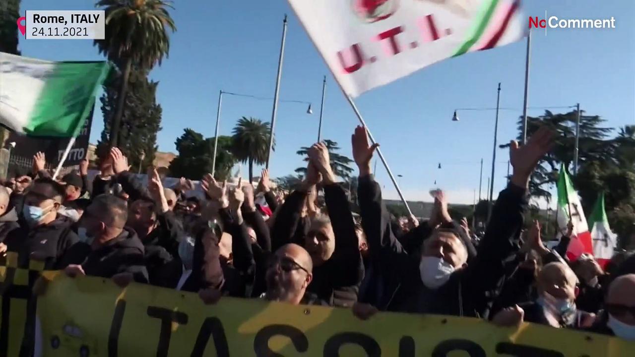 Italian taxi drivers strike for better working conditions