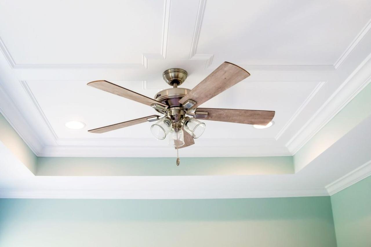 How to Correct a Wobbly Ceiling Fan