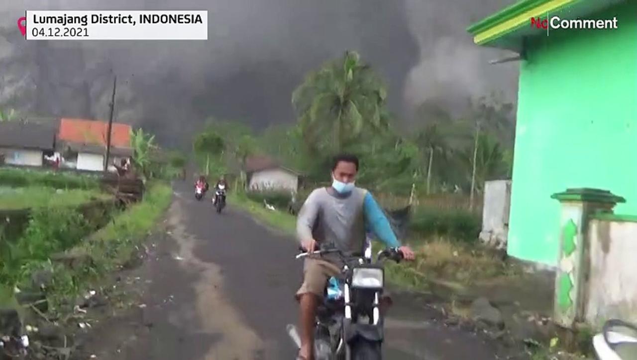 Indonesia Volcano Damage - Houses buried as Mount Semeru death toll rises to 13