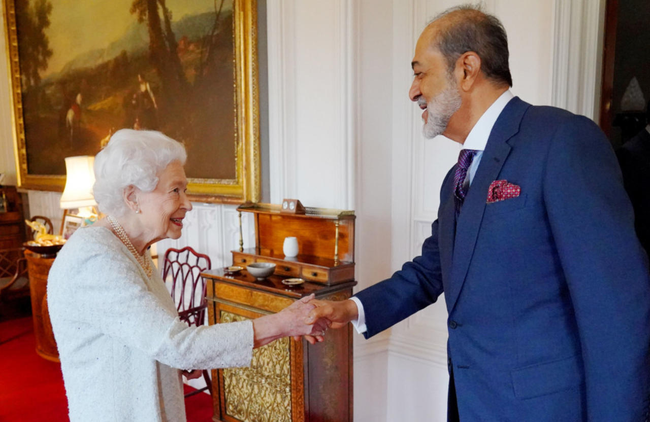Queen Elizabeth welcomes Sultan of Oman to Windsor Castle