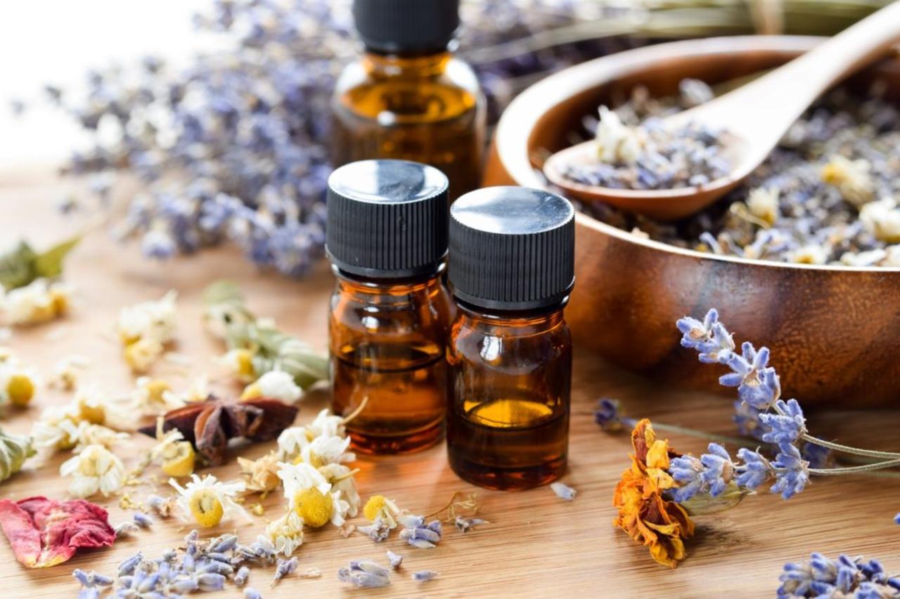 A Beginner's Guide to Essential Oils, Including the Best Ones for Your Health