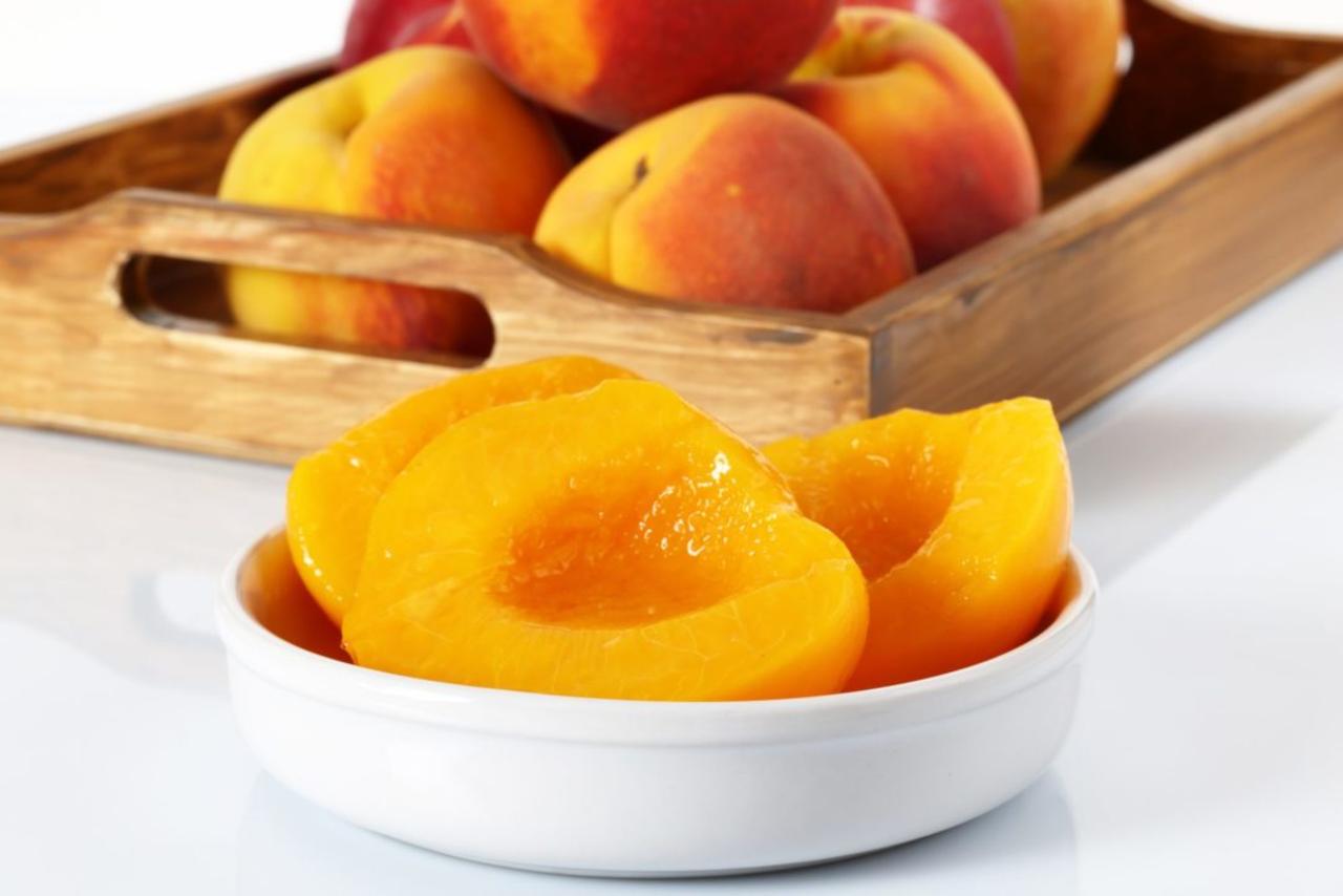 This Is the Very Best Technique for Peeling Peaches