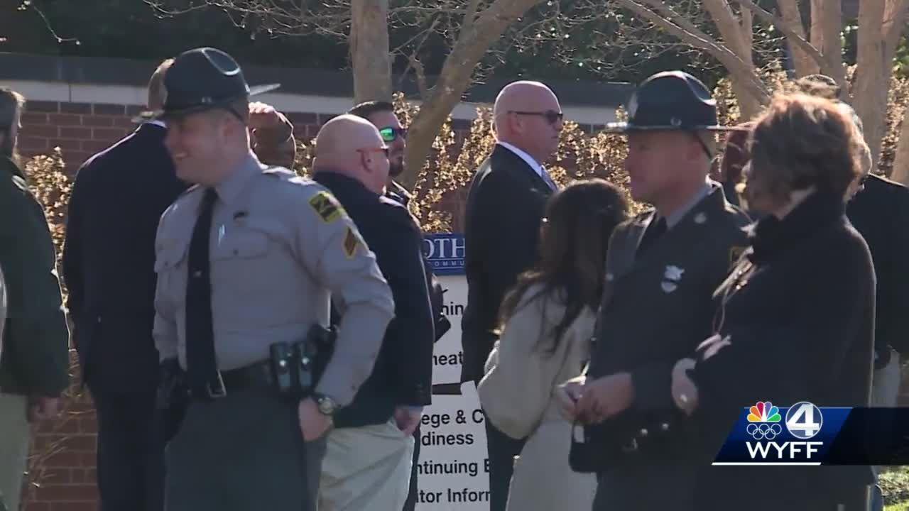 Community lines the streets to honor fallen North Carolina trooper