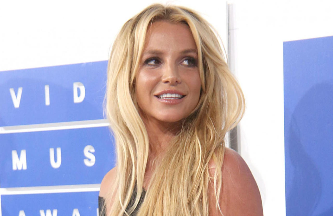 Britney Spears hints at writing her memoir