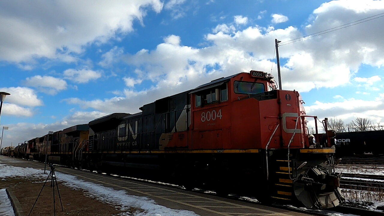 Manifest Train CN 8004 CSX 994 & CN 5749 Engines In Ontario