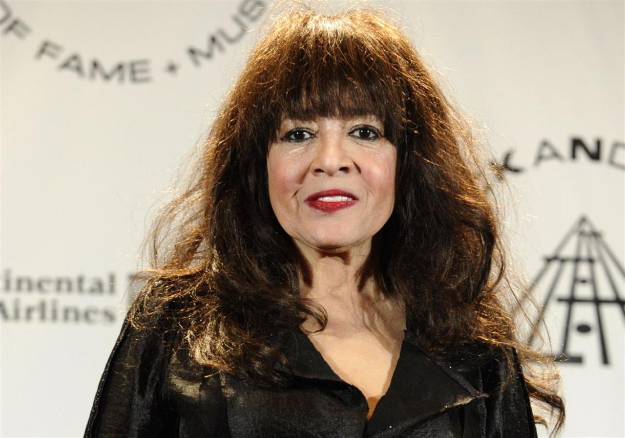 Ronnie Spector, Influential Singer of the Ronettes, Dead at 78