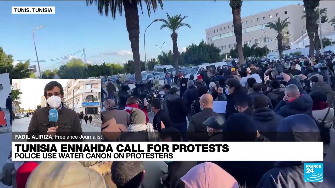 Tunisia: Protesters dispersed by police tear gas and water cannons