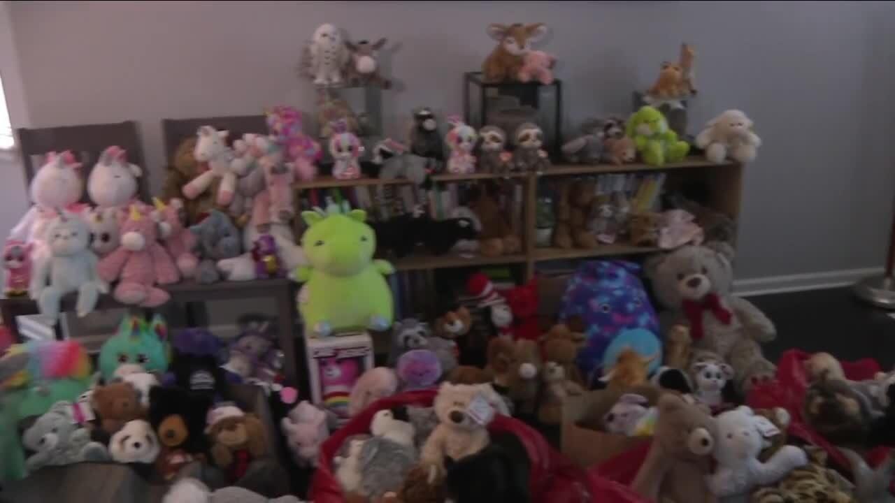 Colorado girl collects hundreds of 'stuffies' for Marshall Fire victims