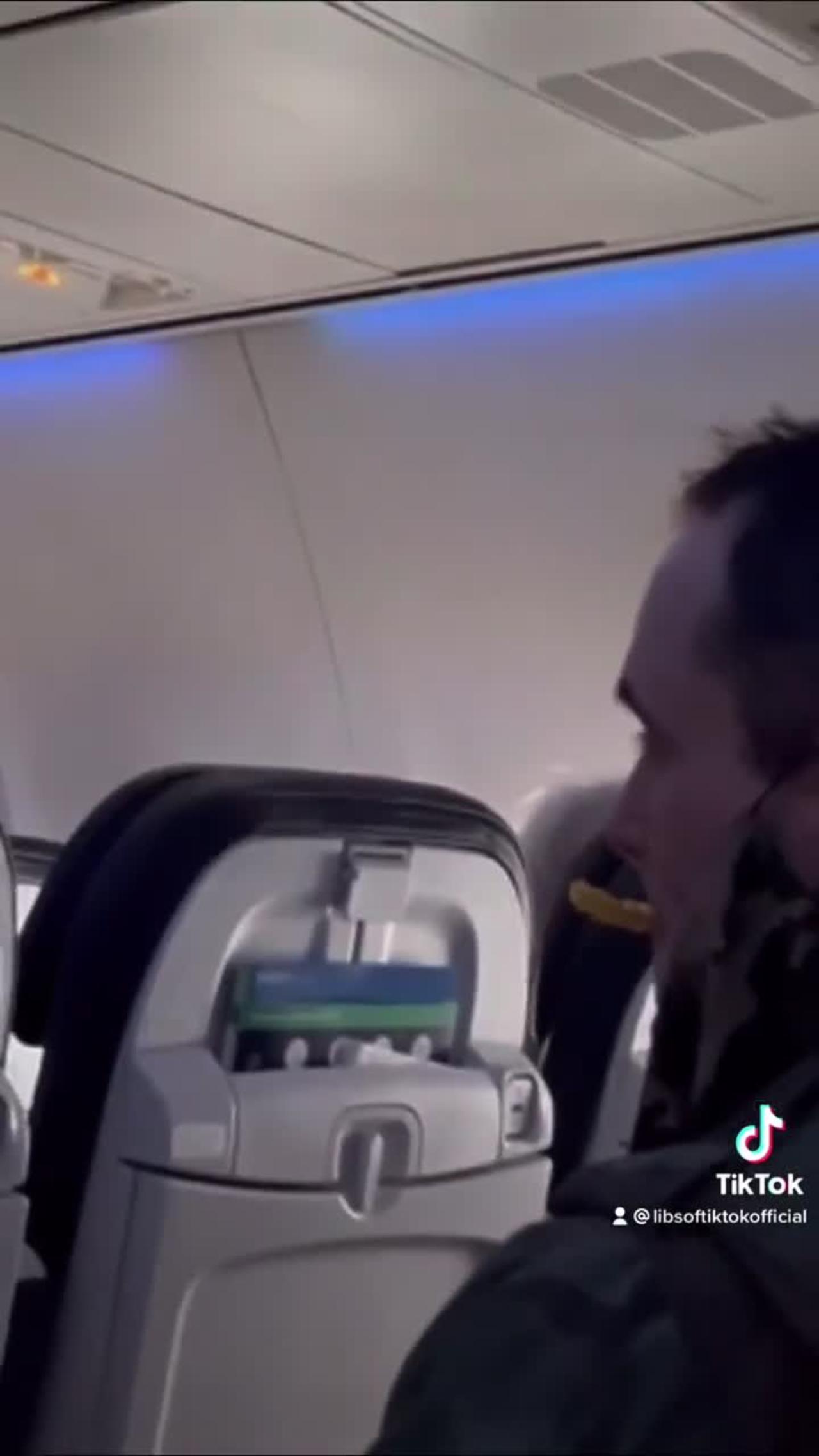 Man keeps a fry in his mouth for an entire flight to bypass the "can only remove mask to eat" rule