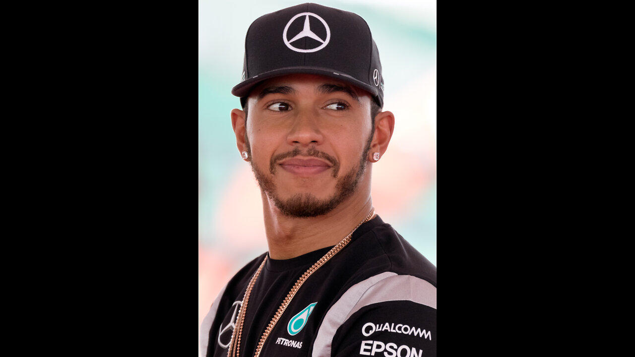 Lewis Hamilton vs George Russell 2022 Mercedes