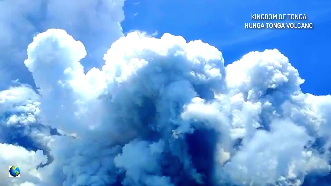 Moment of the explosion of Hunga Tonga volcano through the eyes of local residents