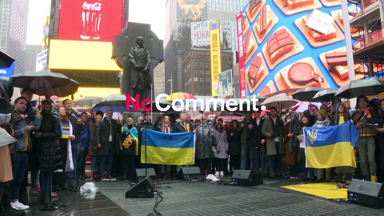 Broadway actors sing for Ukraine in New York City's Times Square