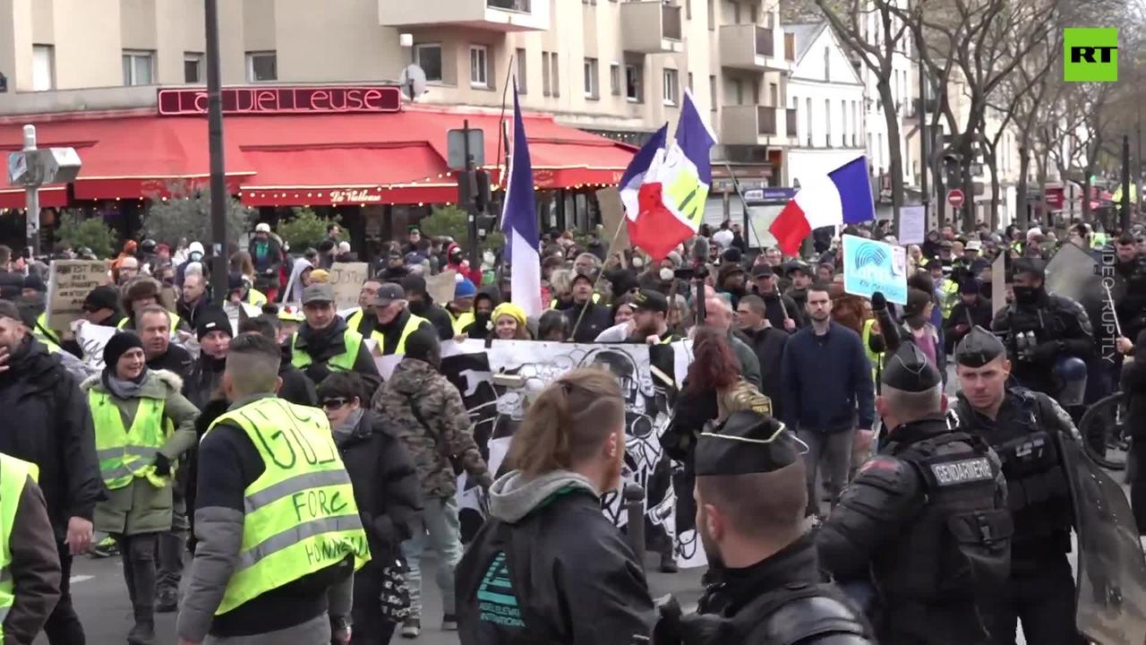 Yellow Vests hit streets of Paris ahead of presidential elections