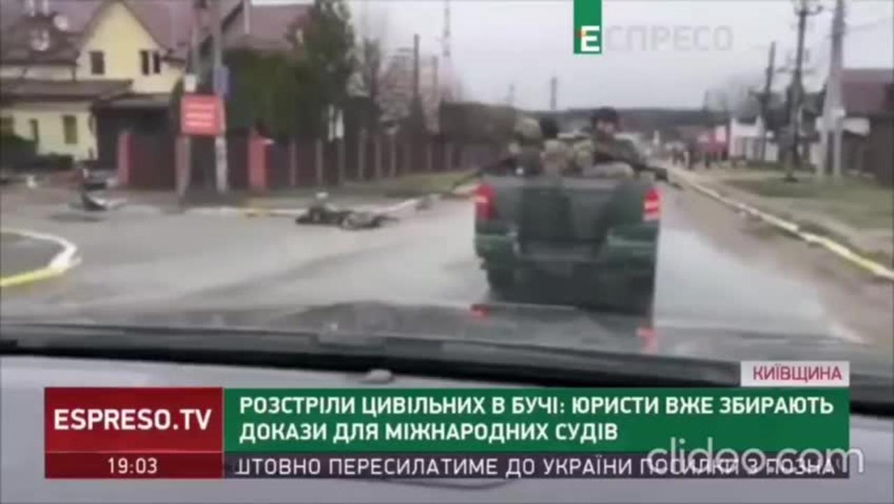 Propagandistické video, které bylo natočeno ve městě Buča nedaleko Kyjeva