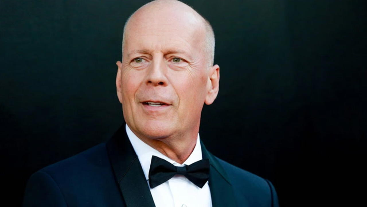 Bruce Willis “Stepping Away” From Acting Following Aphasia Diagnosis | THR News