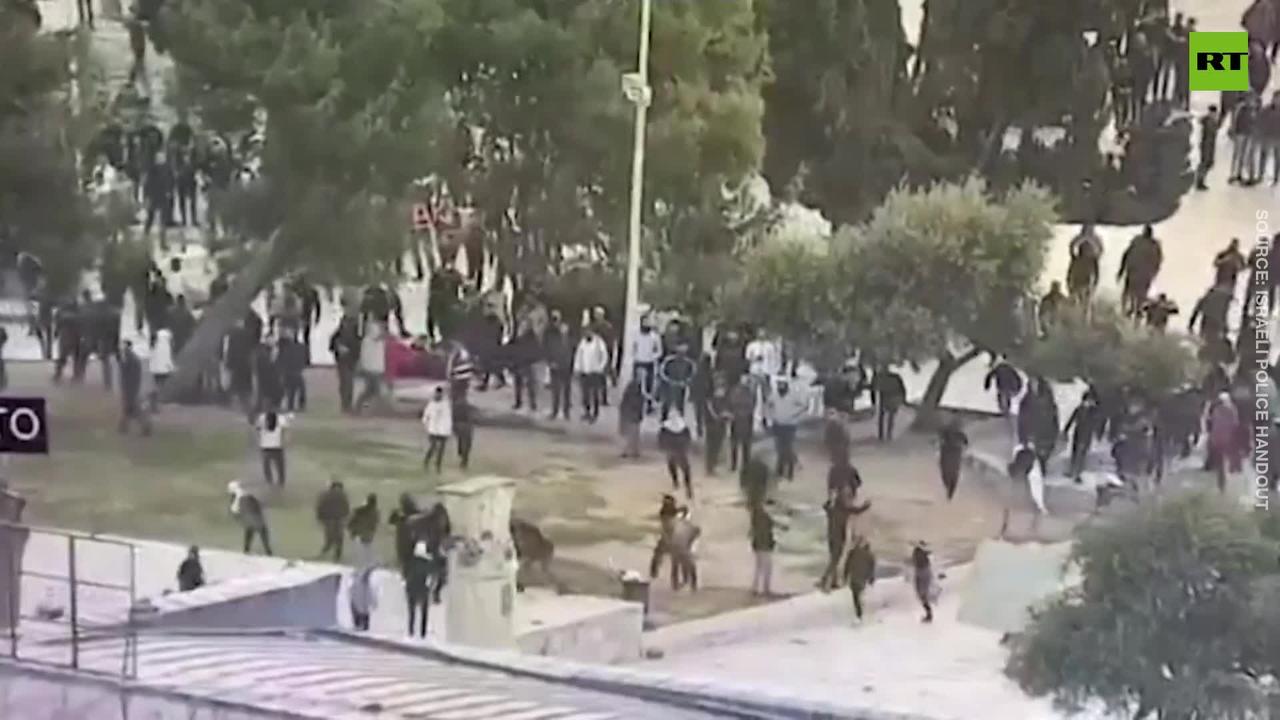 Clashes erupt at holy site in Jerusalem