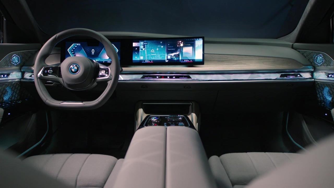 The new BMW i7 xDrive60 iDrive Technologies