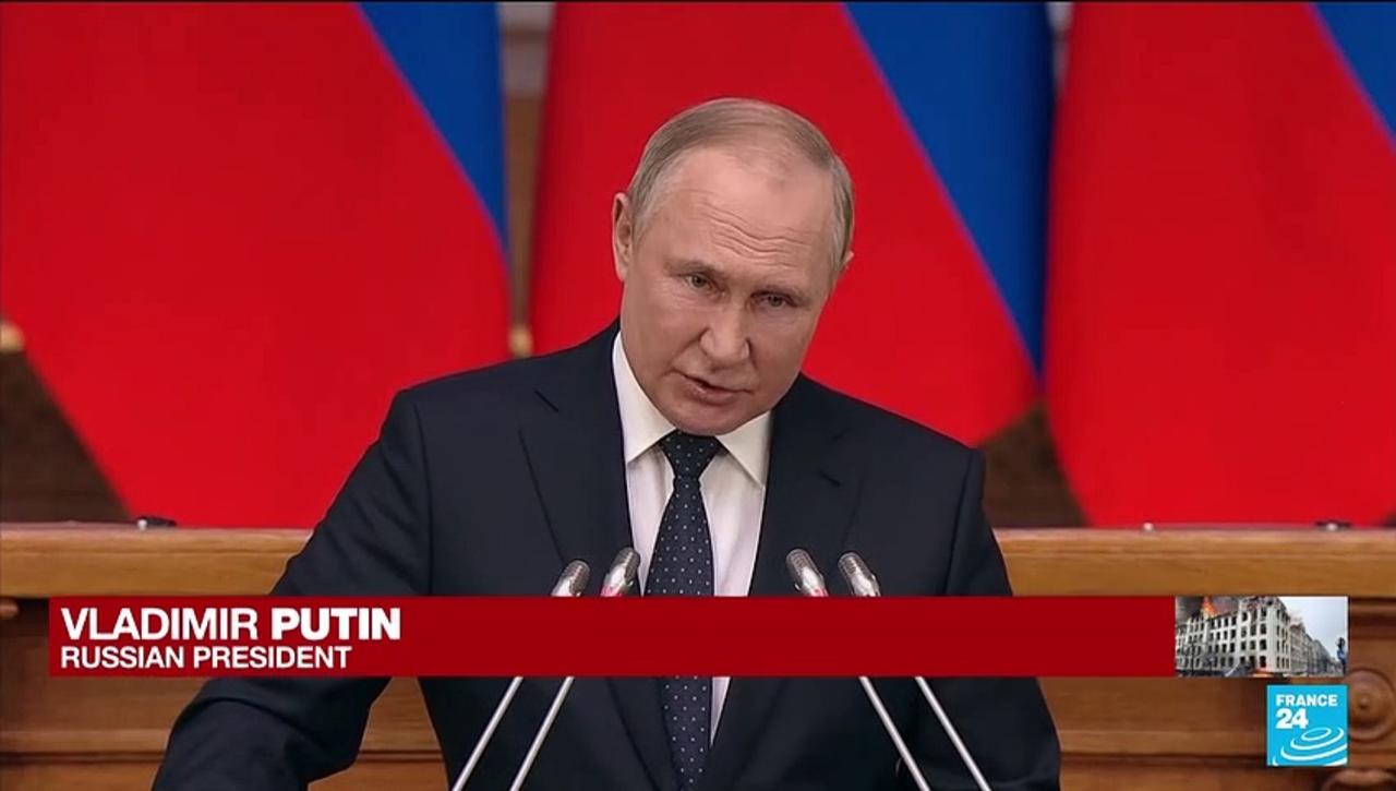Putin warns of 'lightning response' to intervention in Ukraine
