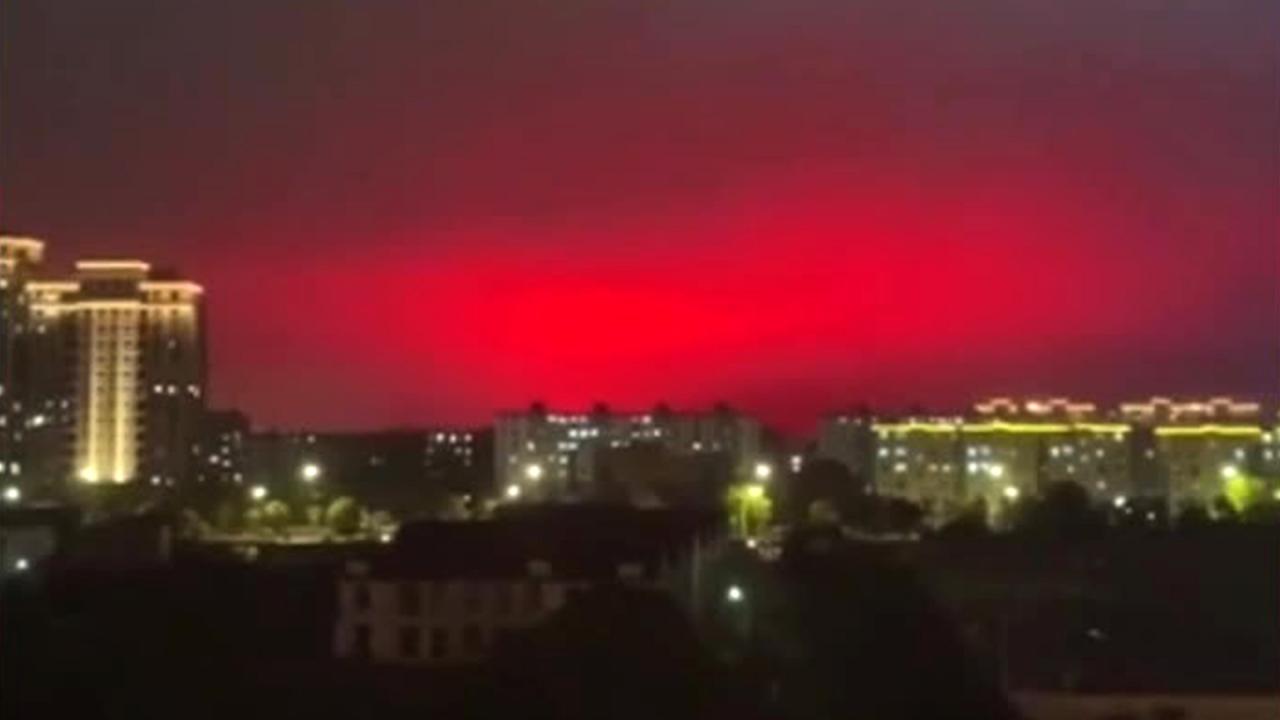 Locals panicked as sky turns eerie blood-red in eastern China