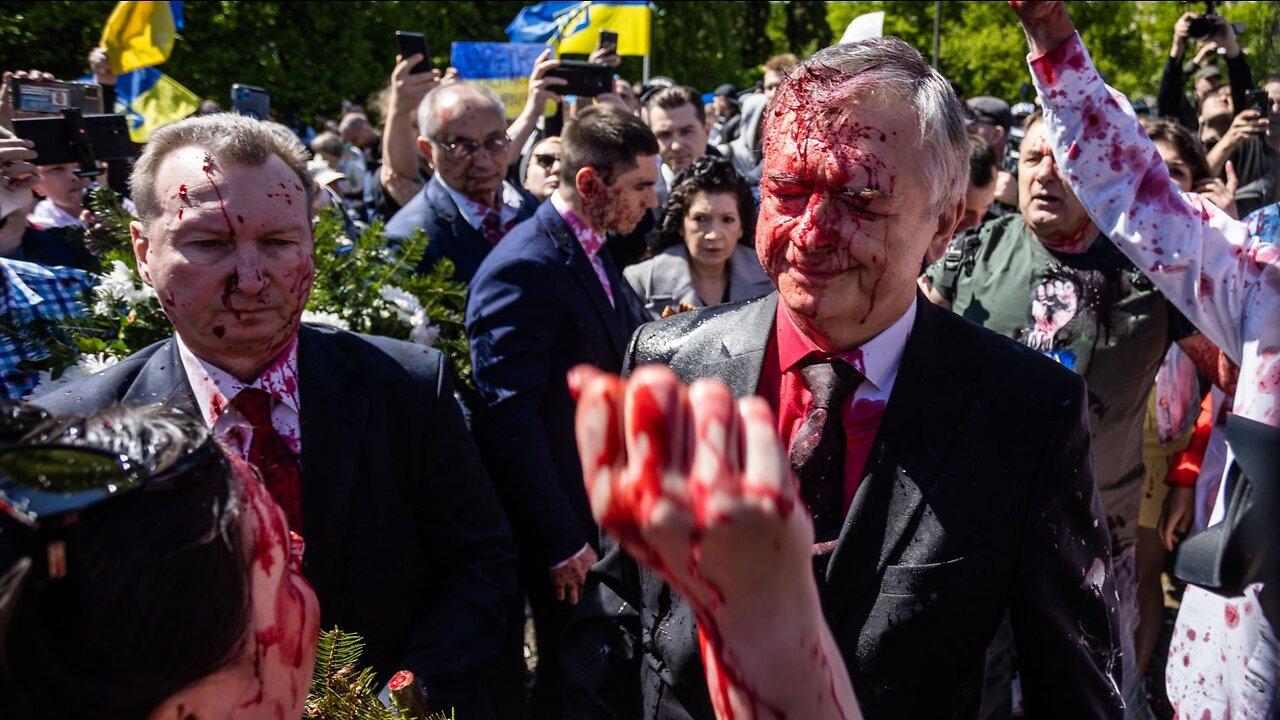 Russian ambassador beaten in the red by Polish anti-war opponents